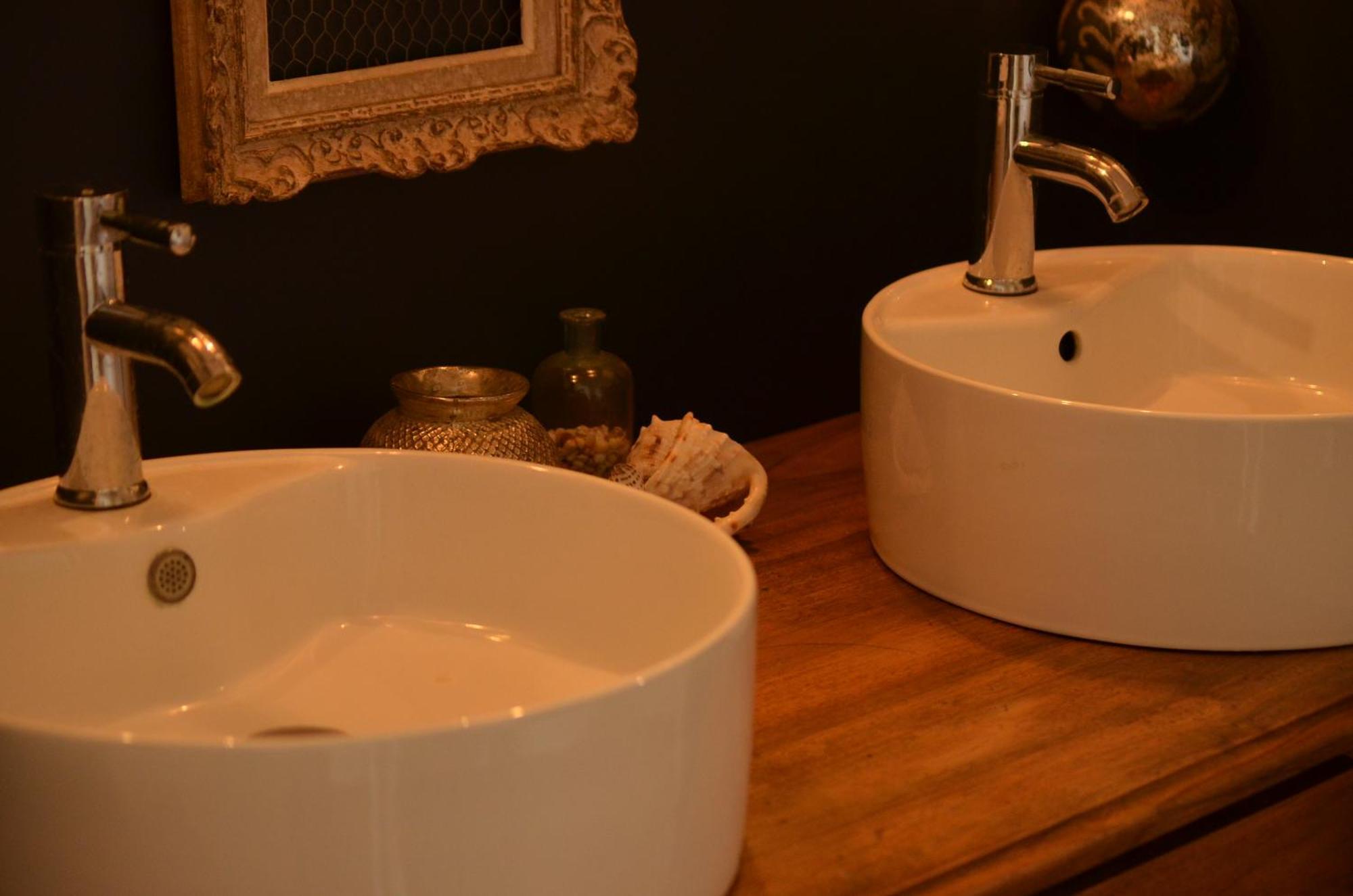 Ferme St Pierre 2 Suites Avec Repas, Piscine, Clim, Cheminee Ou Baignoire Spa Chabeuil Екстериор снимка